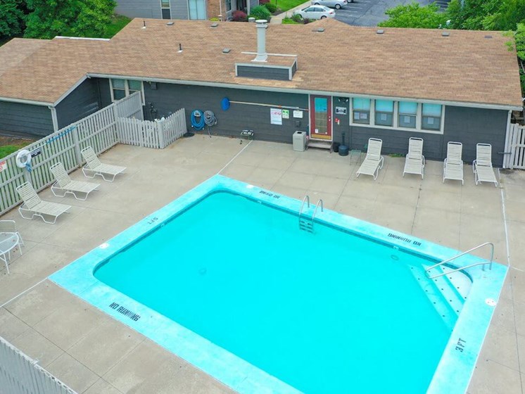 Prairie Walk apartments swimming pool
